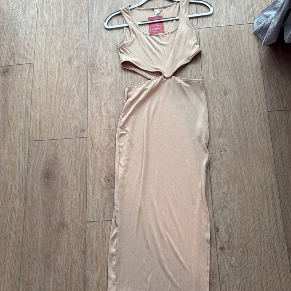Verdusa Beige Cut-Out Midi Dress